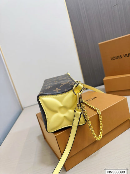 Louis Vuitton M11672 Bloom Pouch