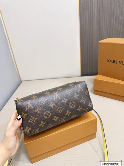 Louis Vuitton M11672 Bloom Pouch