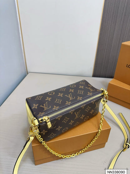 Louis Vuitton M11672 Bloom Pouch