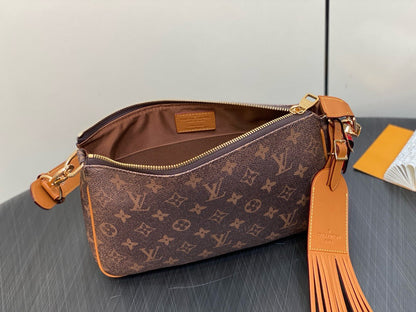 Louis Vuitton M11623 Pochette Accessoire XL