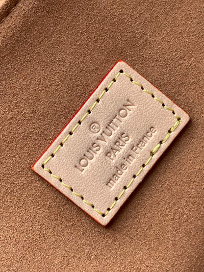 Louis Vuitton M47149 Dauphine Soft GM