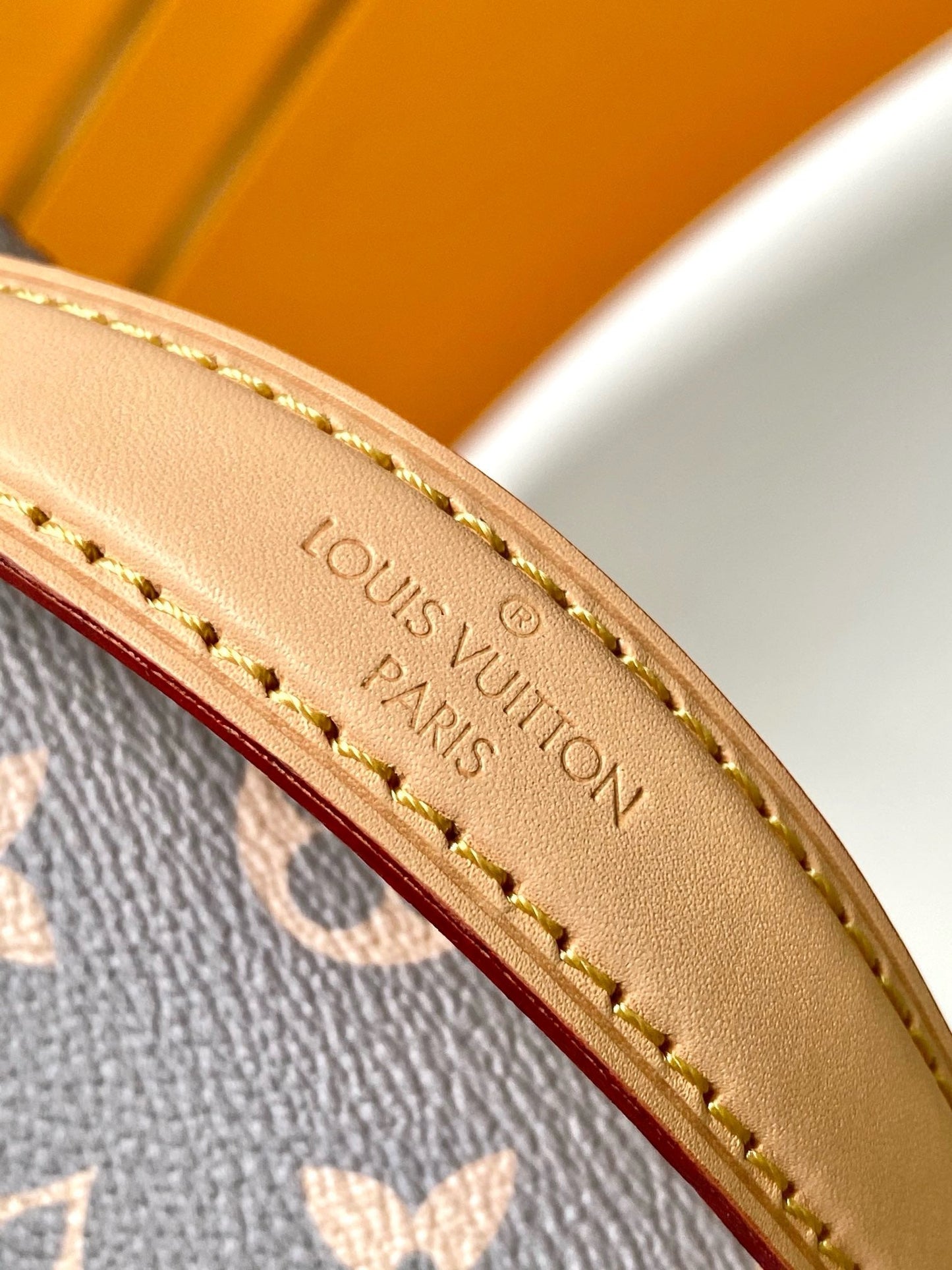 Louis Vuitton M12429 Pochette Métis East West