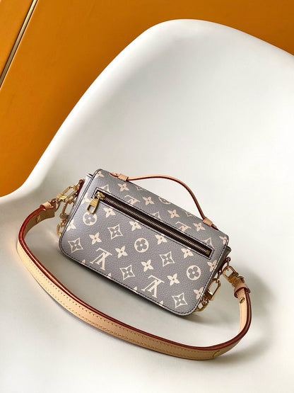 Louis Vuitton M12429 Pochette Métis East West