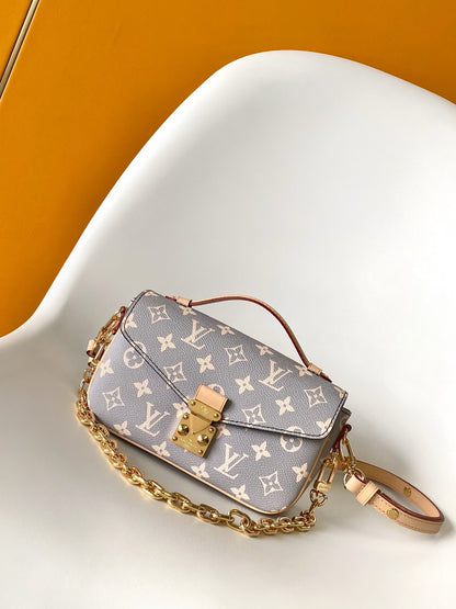 Louis Vuitton M12429 Pochette Métis East West