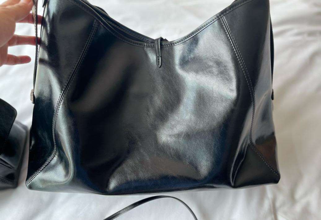 Louis Vuitton M25143 CarryAll Dark MM