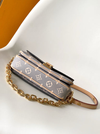 Louis Vuitton M12429 Pochette Métis East West