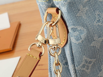 Louis Vuitton M83532 Liv Pochette