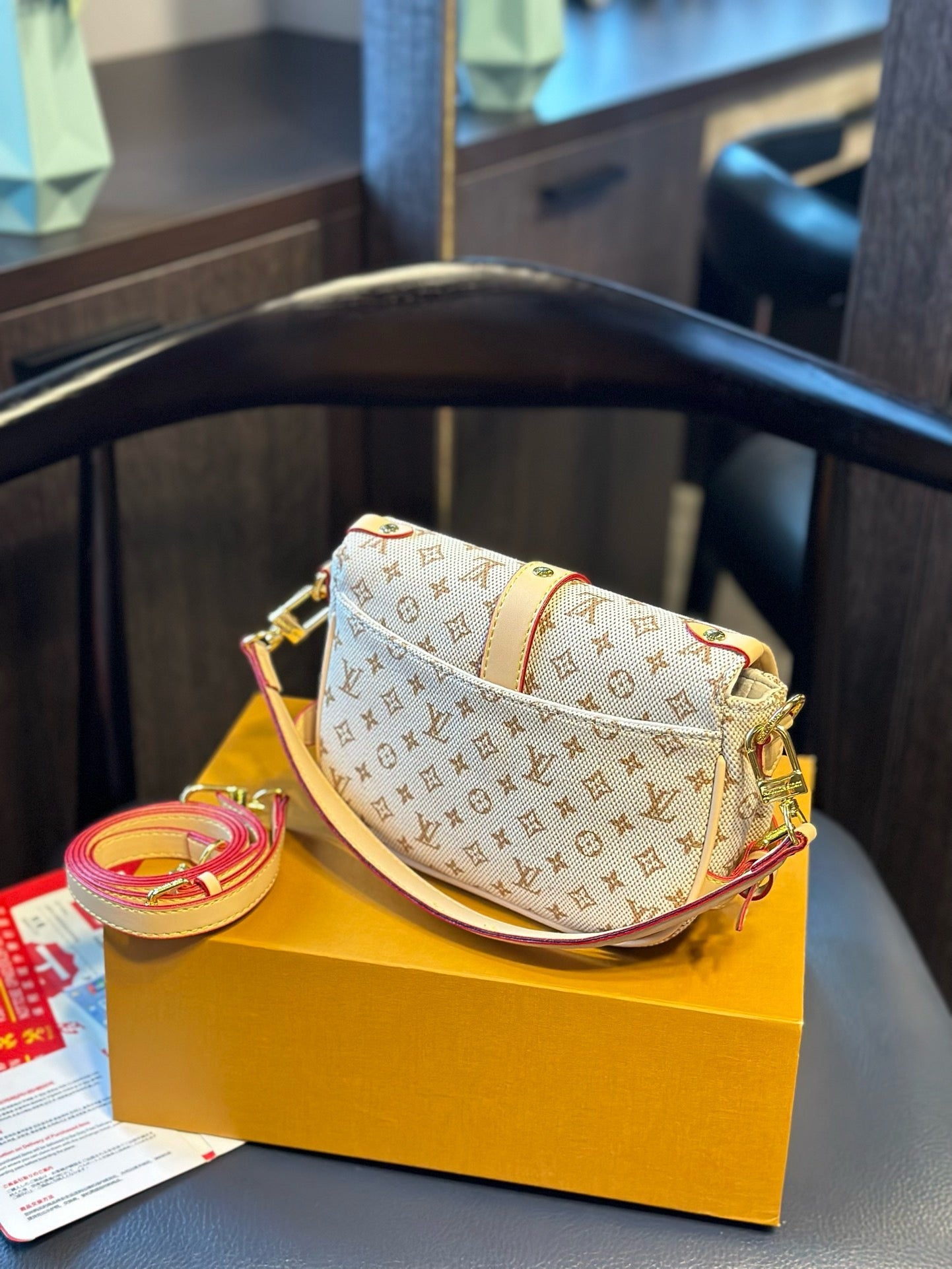 Louis Vuitton M12327 Saumur BB