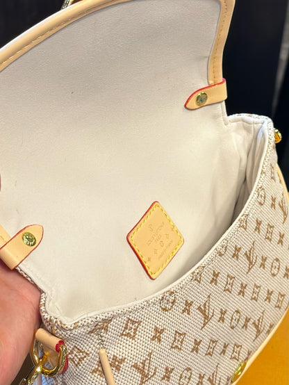 Louis Vuitton M12327 Saumur BB