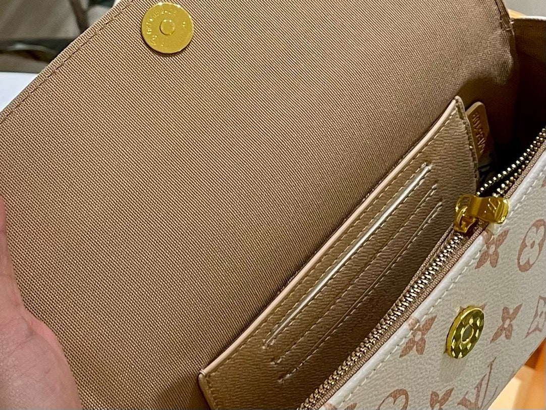 Louis Vuitton M83091 Wallet on Chain Ivy