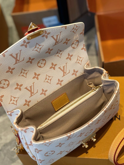 Louis Vuitton M46914 Pochette Métis East West