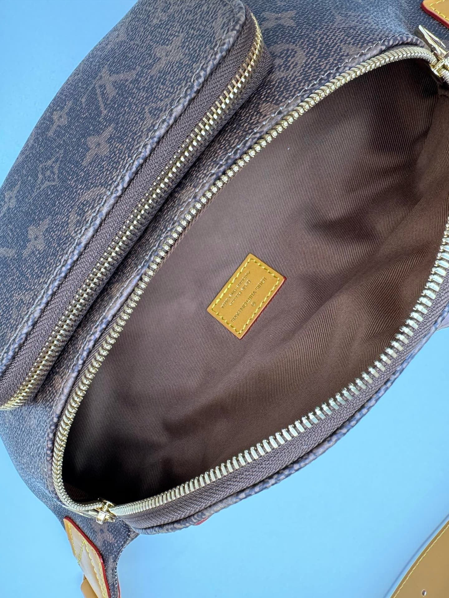 Louis Vuitton M11539 Rush Bumbag