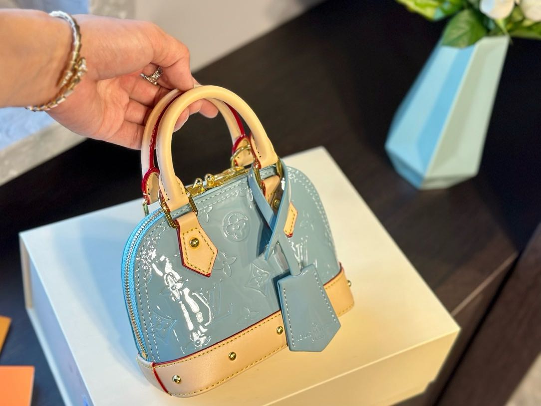 Louis Vuitton M24062 Alma BB