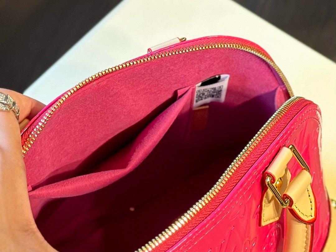 Louis Vuitton M90611 Alma BB