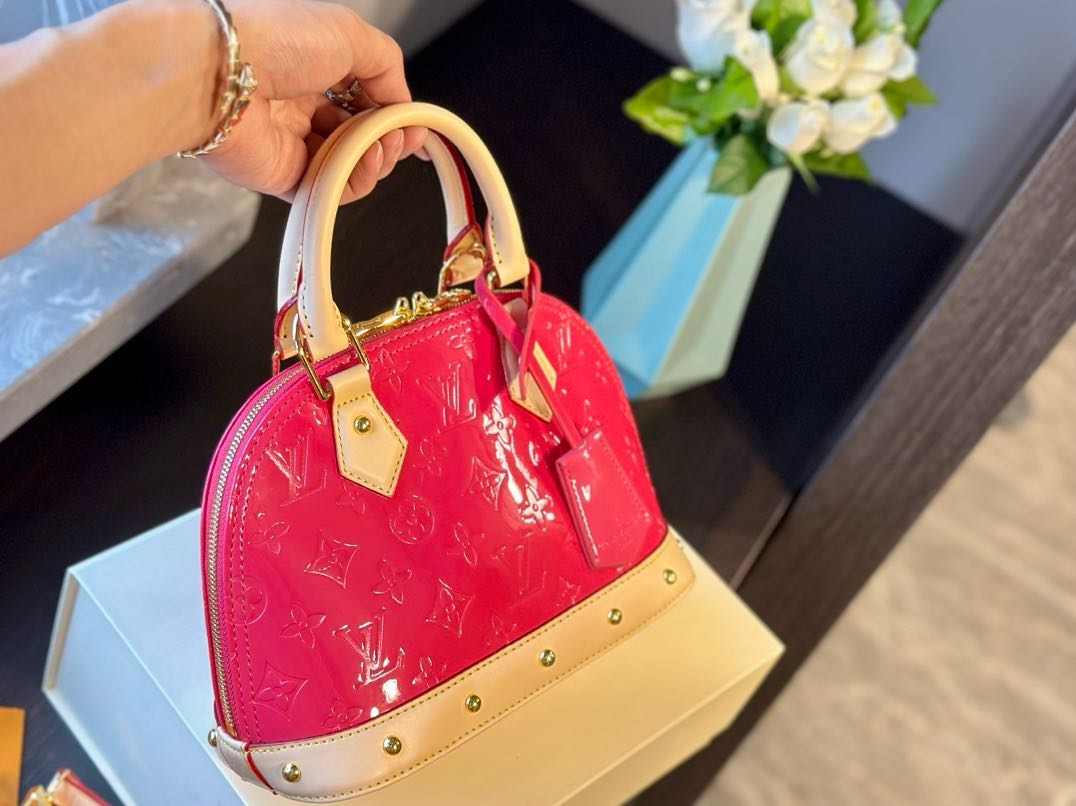 Louis Vuitton M90611 Alma BB