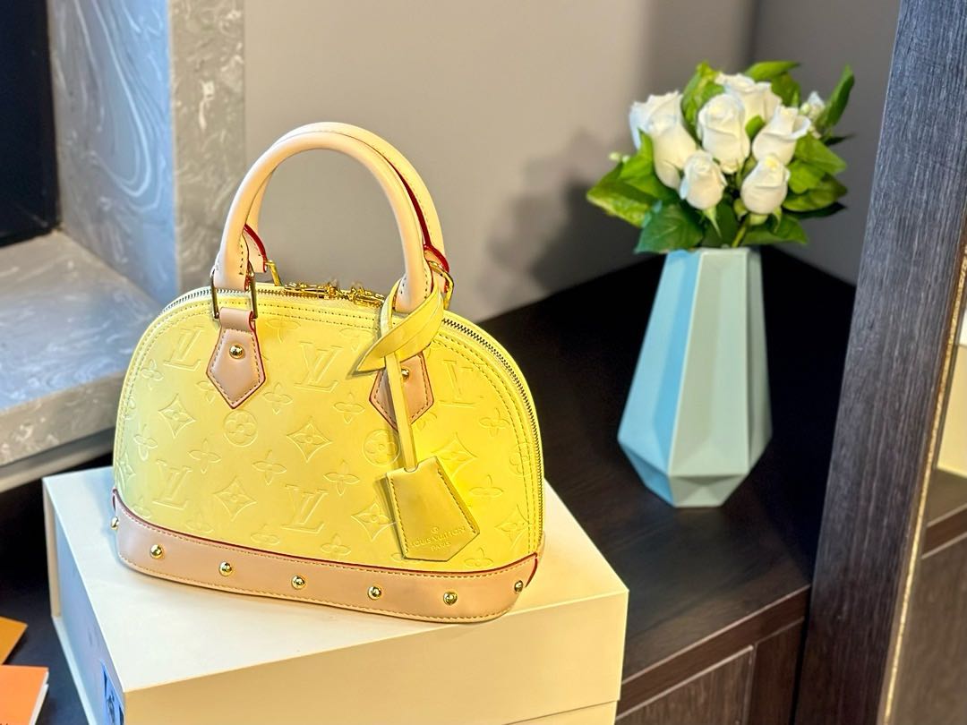 Louis Vuitton M24063 Alma BB