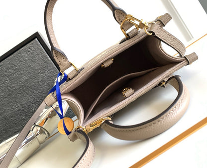 Louis Vuitton M47054 OnTheGo BB