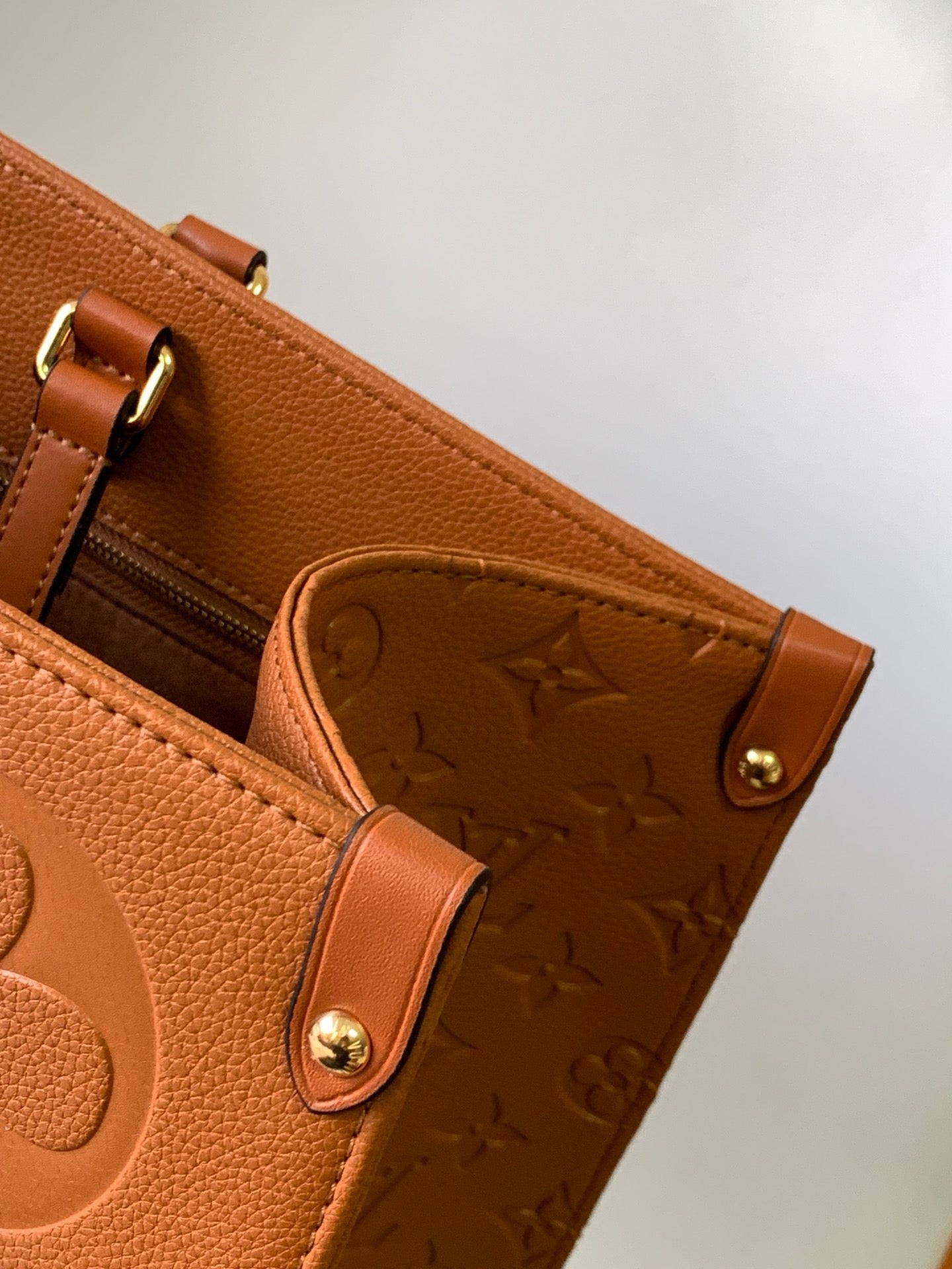 Louis Vuitton M46134 OnTheGo GM