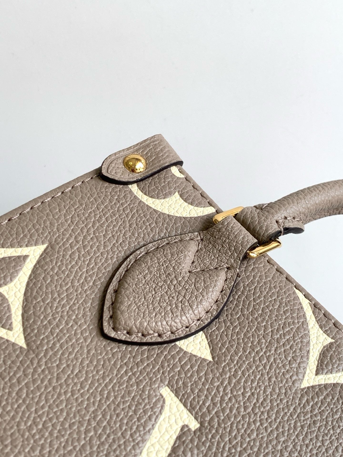 Louis Vuitton M47054 OnTheGo BB