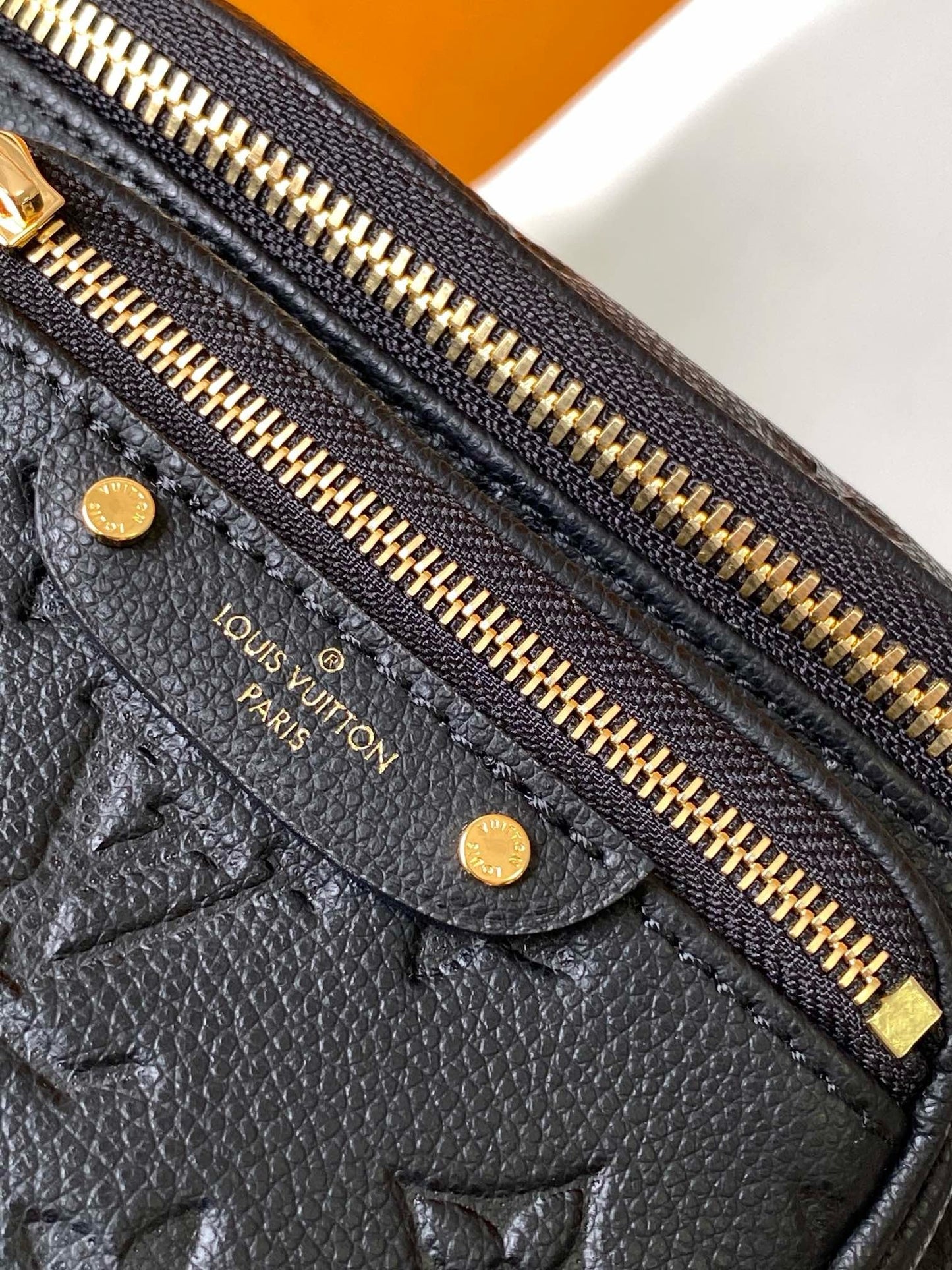Louis Vuitton M46917 Mini Bumbag