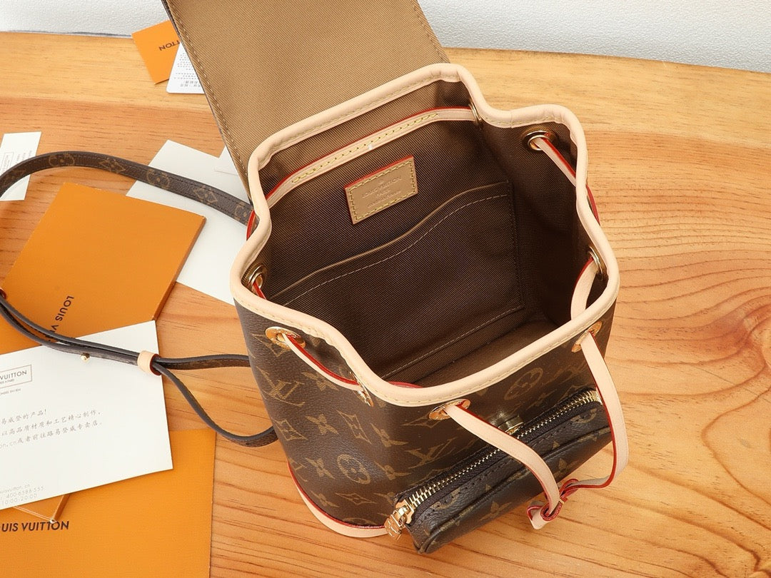 Louis Vuitton M11199 Montsouris Mini