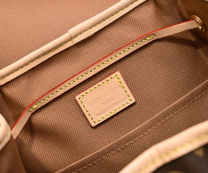 Louis Vuitton M11198 Montsouris PM