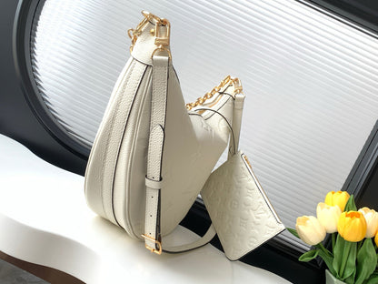 Louis Vuitton M46739 Loop Hobo