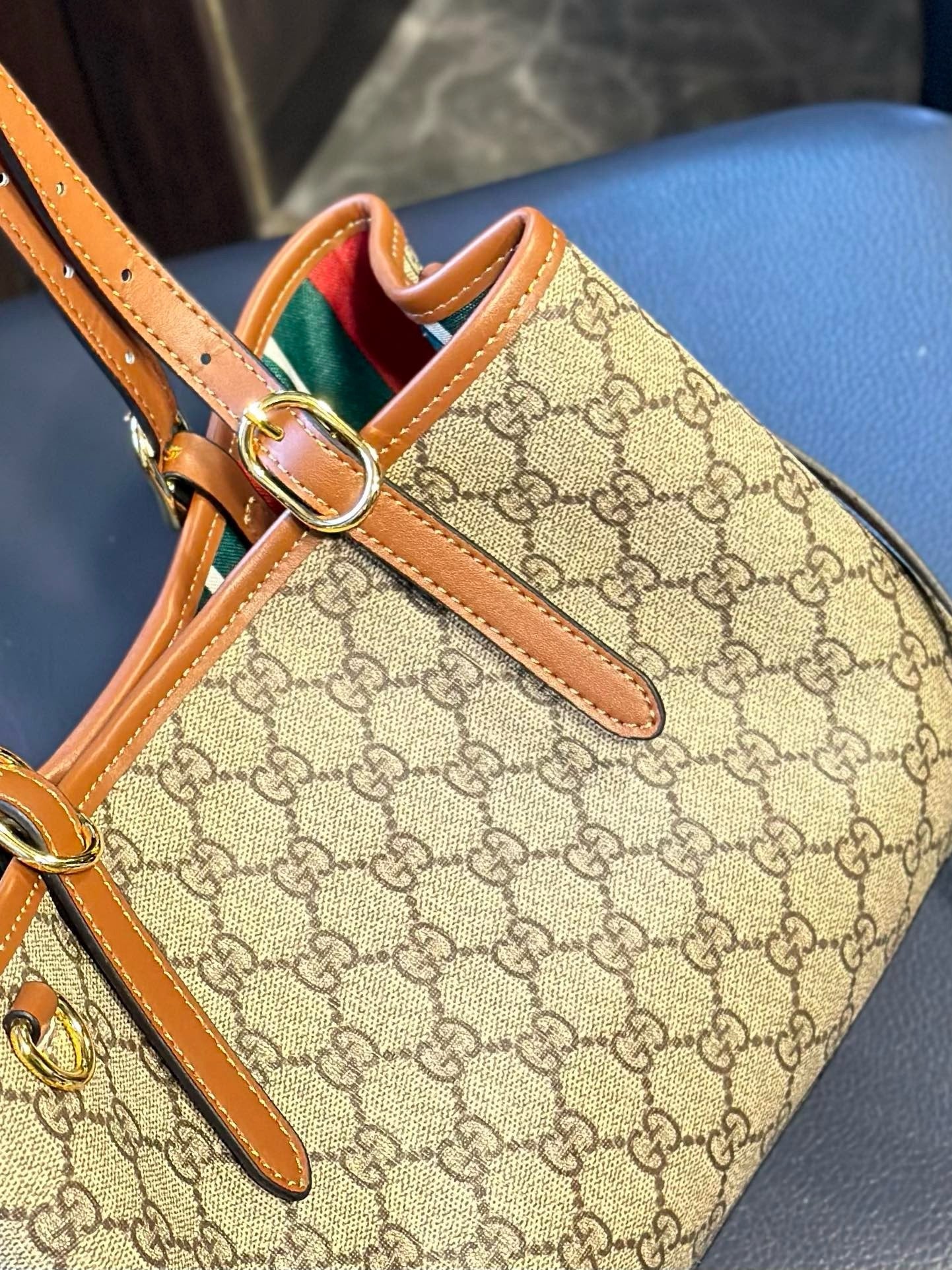 GUCCI GG Emblem medium tote bag