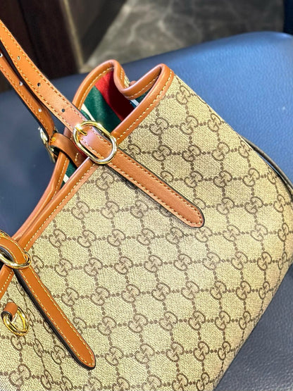 GUCCI GG Emblem medium tote bag