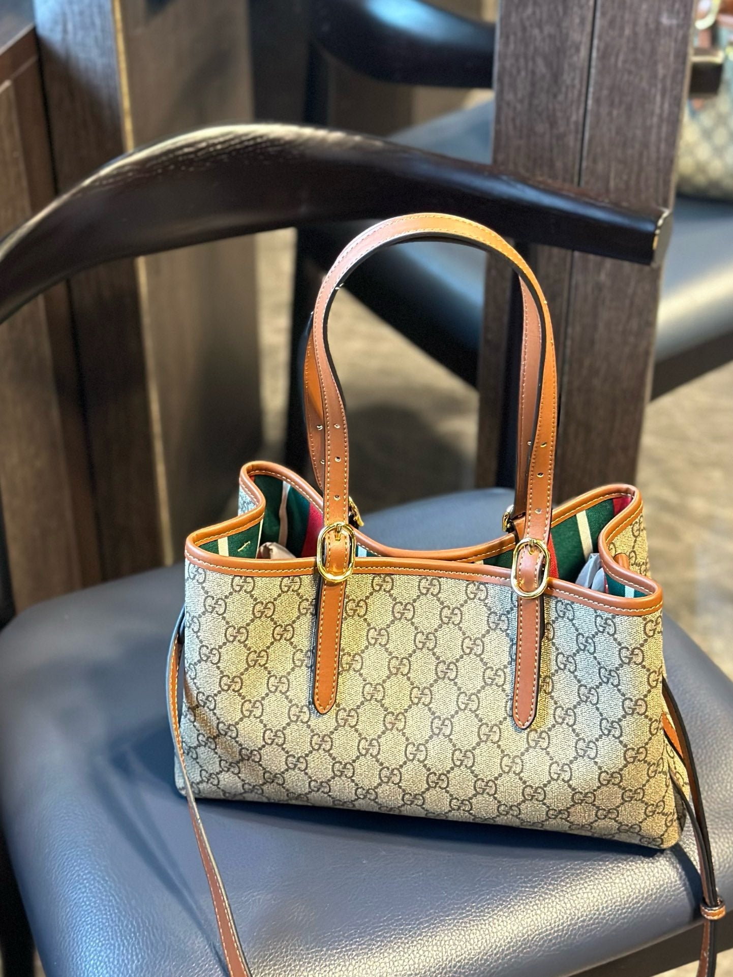 GUCCI GG Emblem medium tote bag