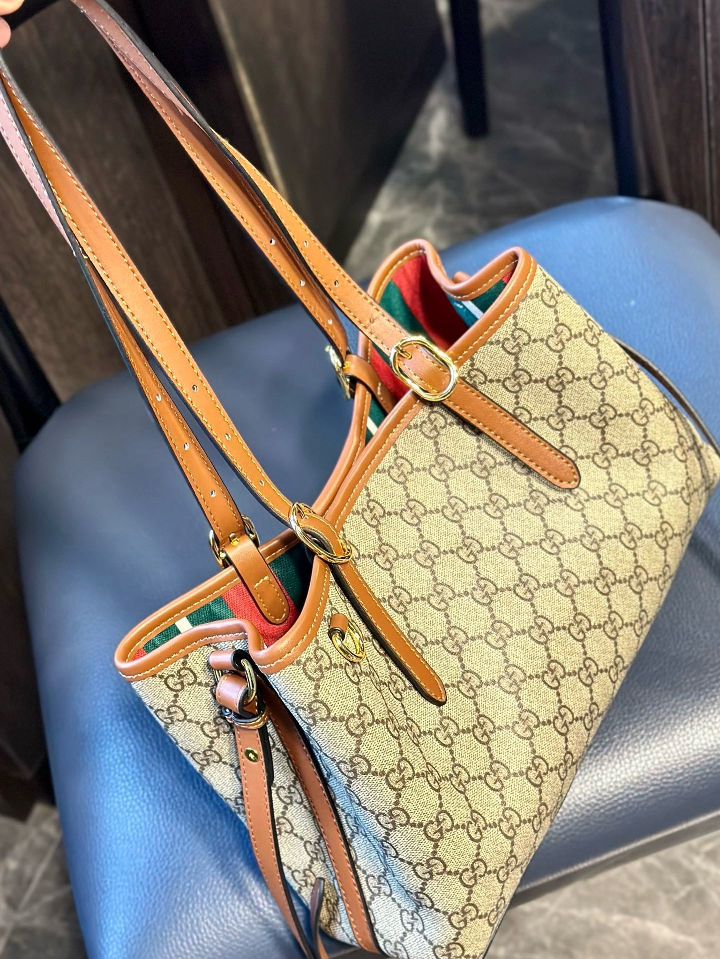 GUCCI GG Emblem medium tote bag