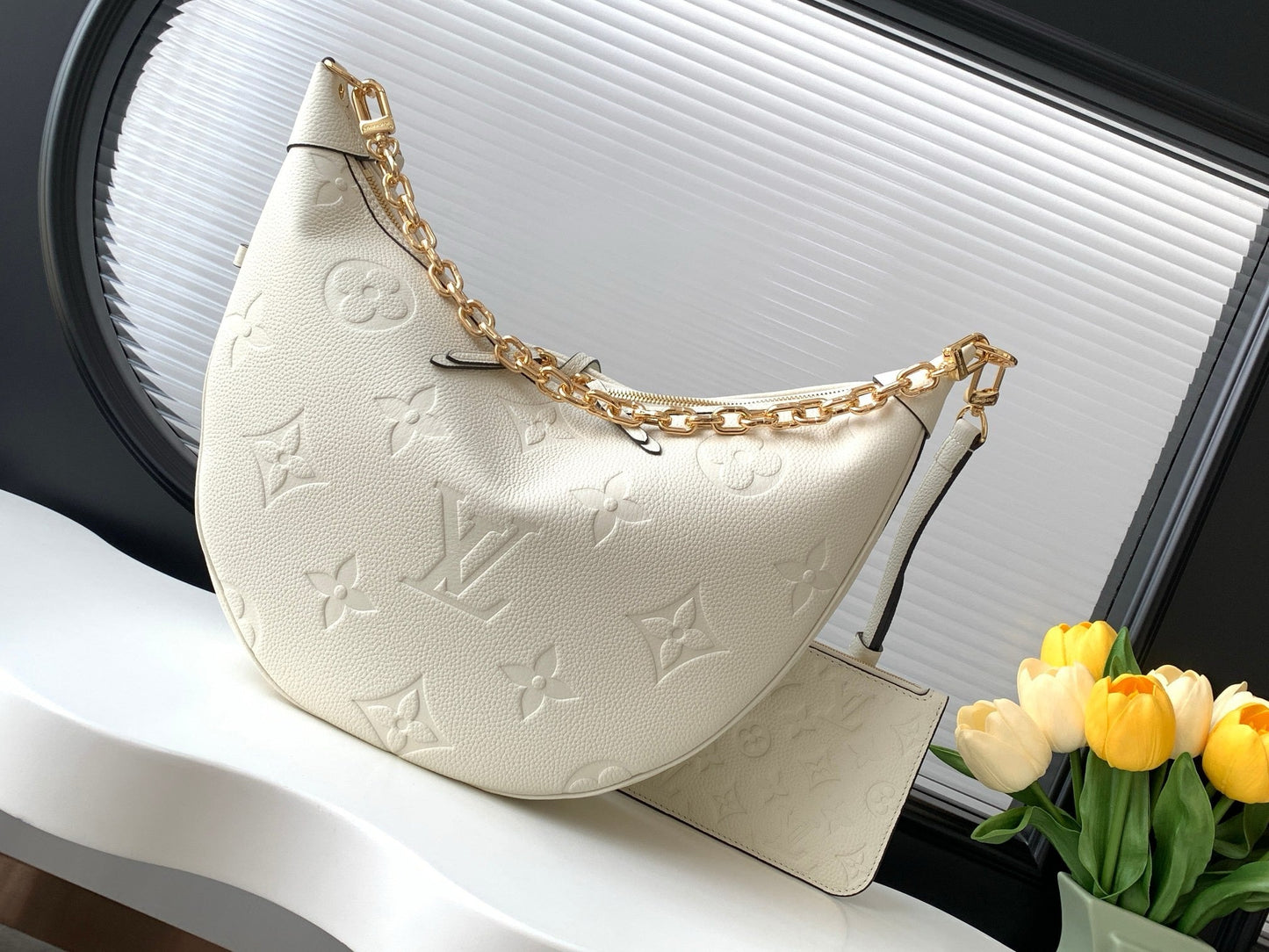Louis Vuitton M46739 Loop Hobo
