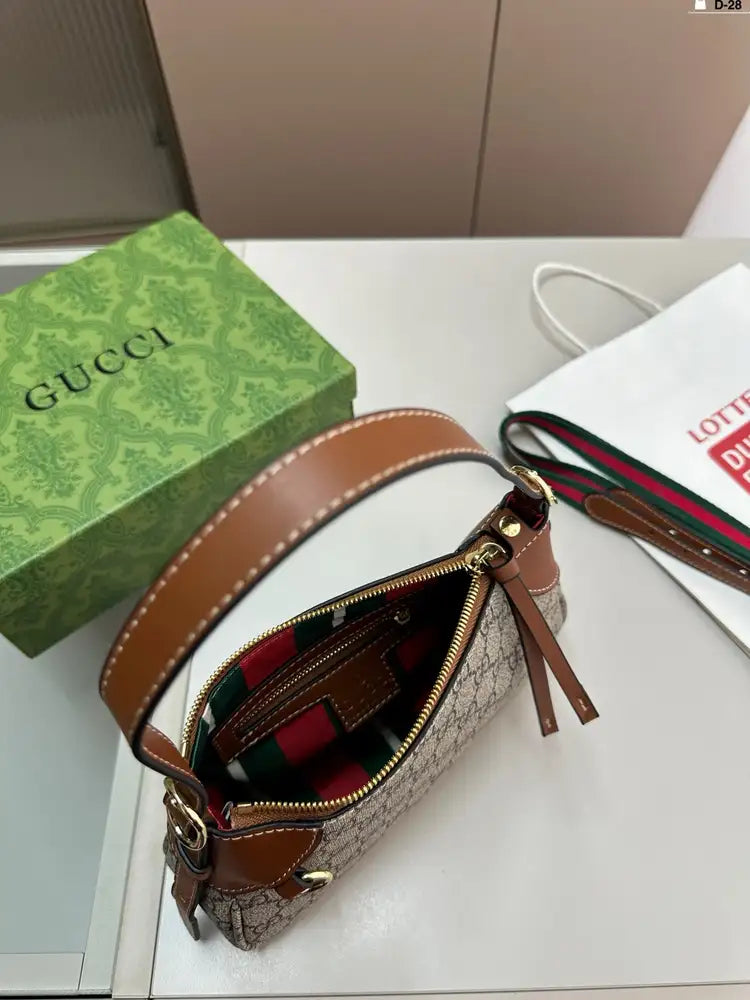 GUCCI GG Emblem small shoulder bag