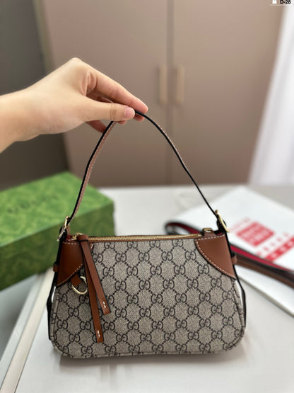 GUCCI GG Emblem small shoulder bag