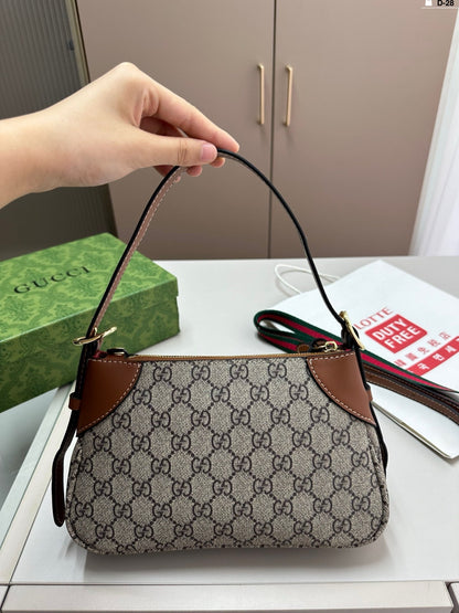 GUCCI GG Emblem small shoulder bag