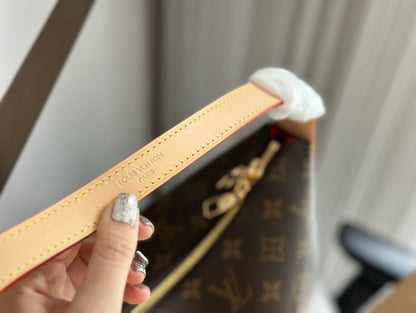 Louis Vuitton M12098 Slouchy MM