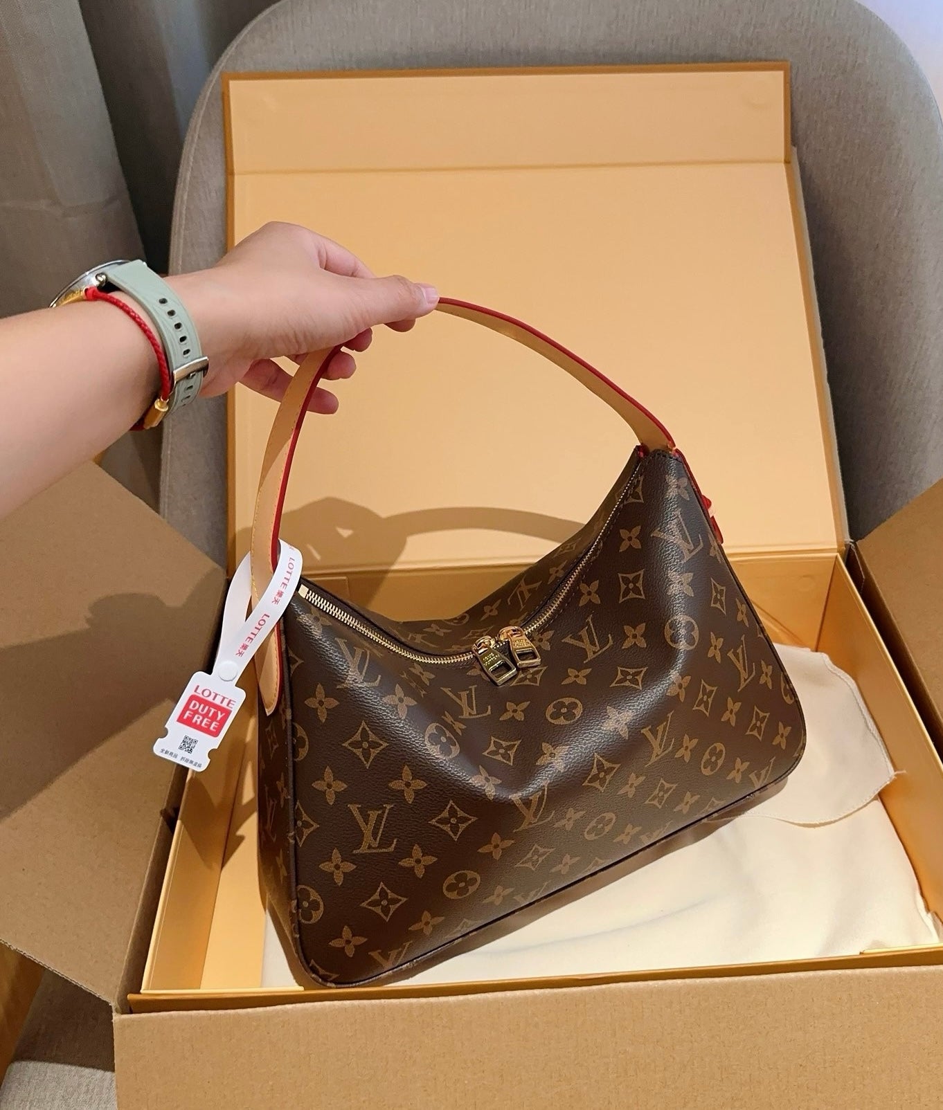 Louis Vuitton M11952 Slouchy PM