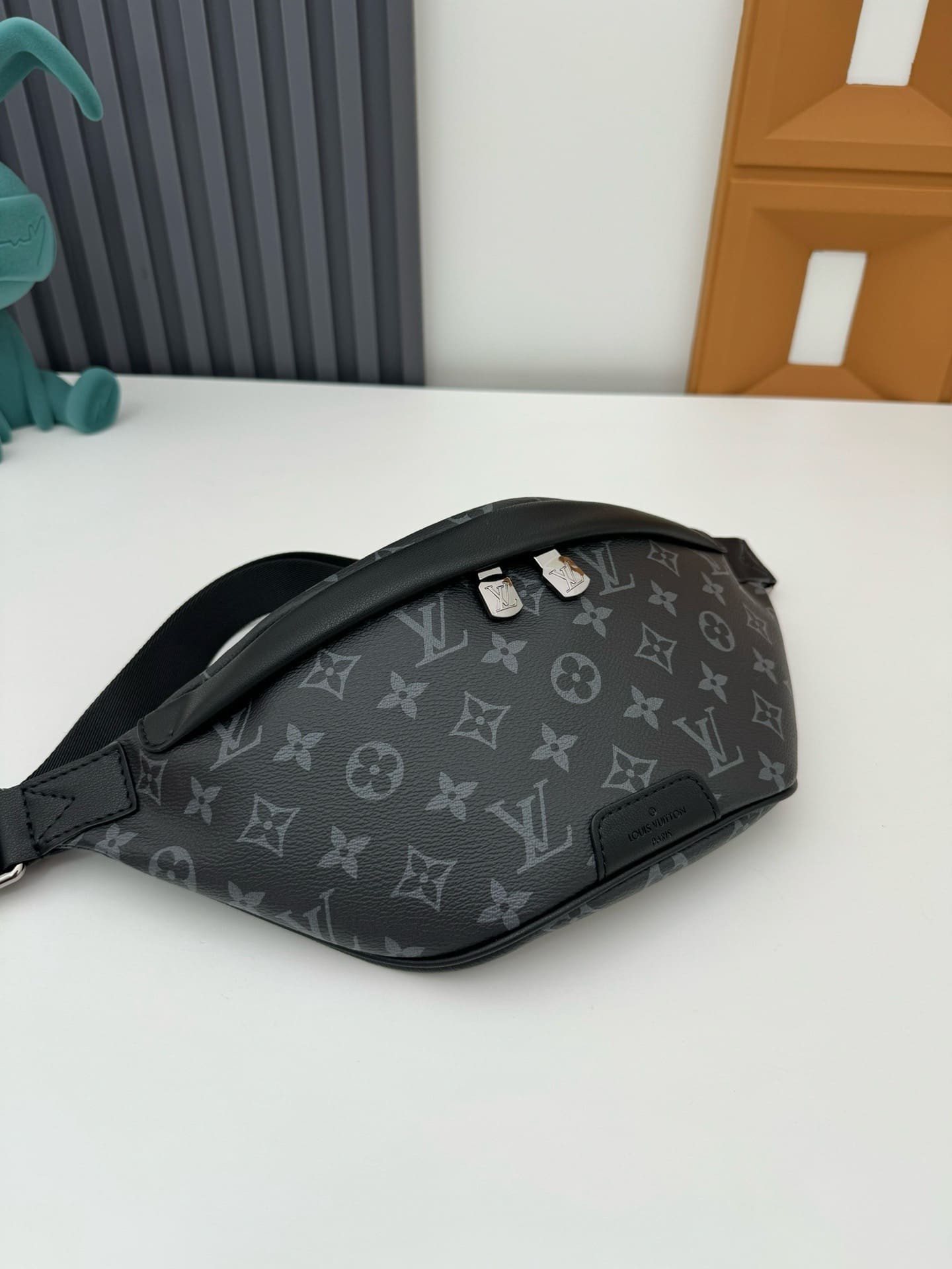 Louis Vuitton M46035 Discovery Bumbag PM