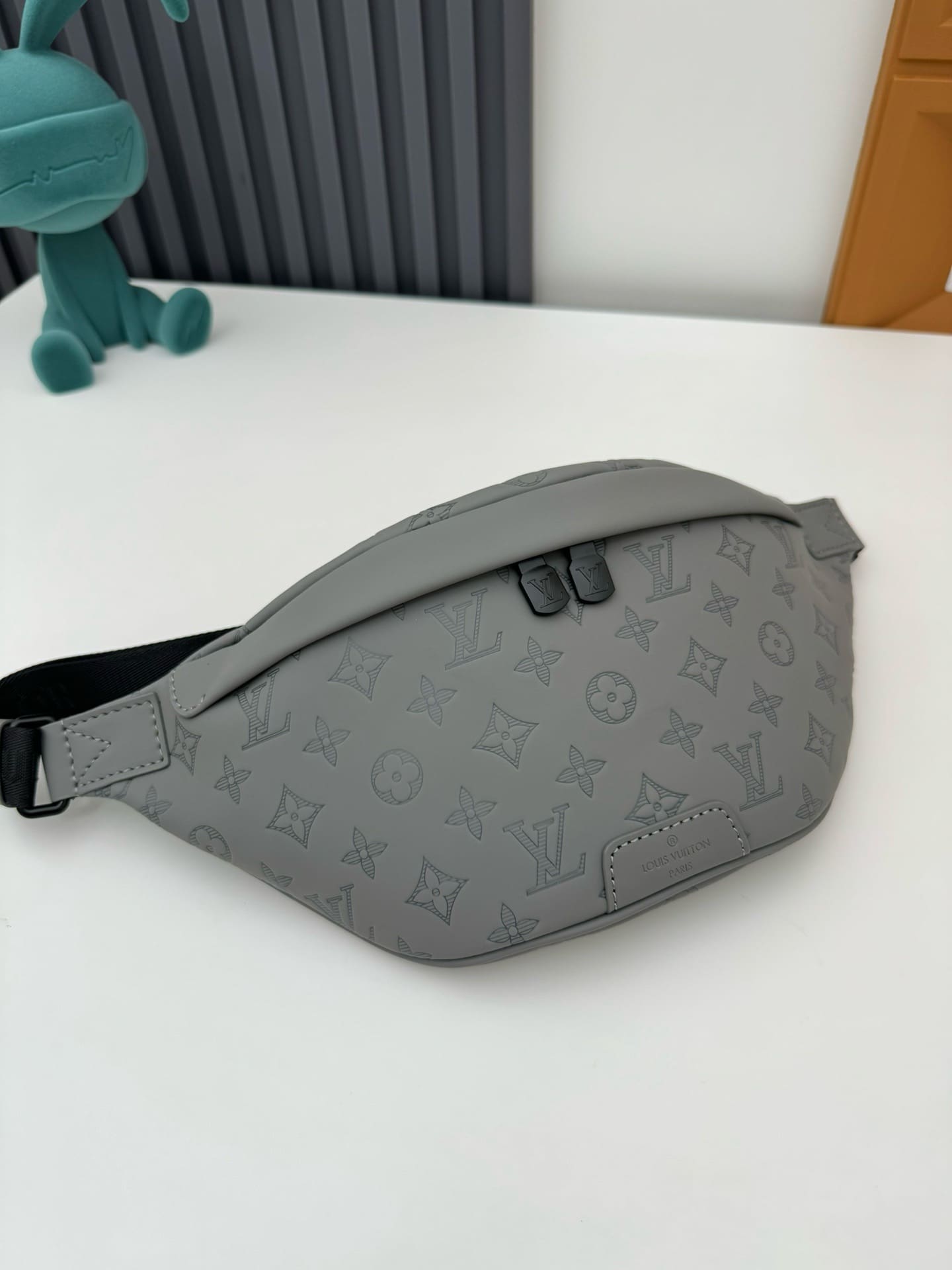 Louis Vuitton M46108 Discovery Bumbag
