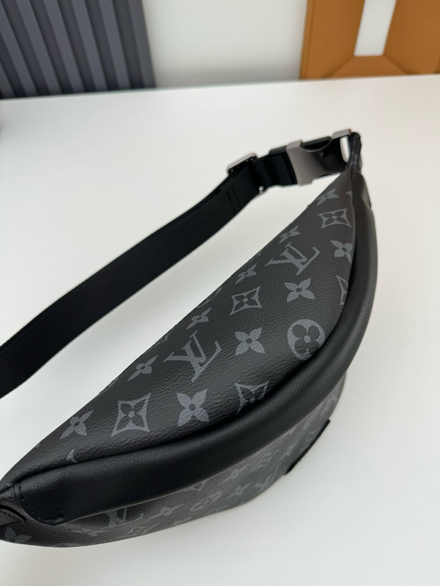 Louis Vuitton M46035 Discovery Bumbag PM