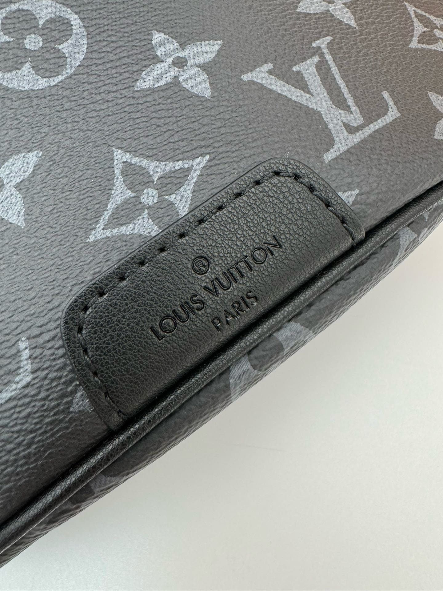 Louis Vuitton M46035 Discovery Bumbag PM