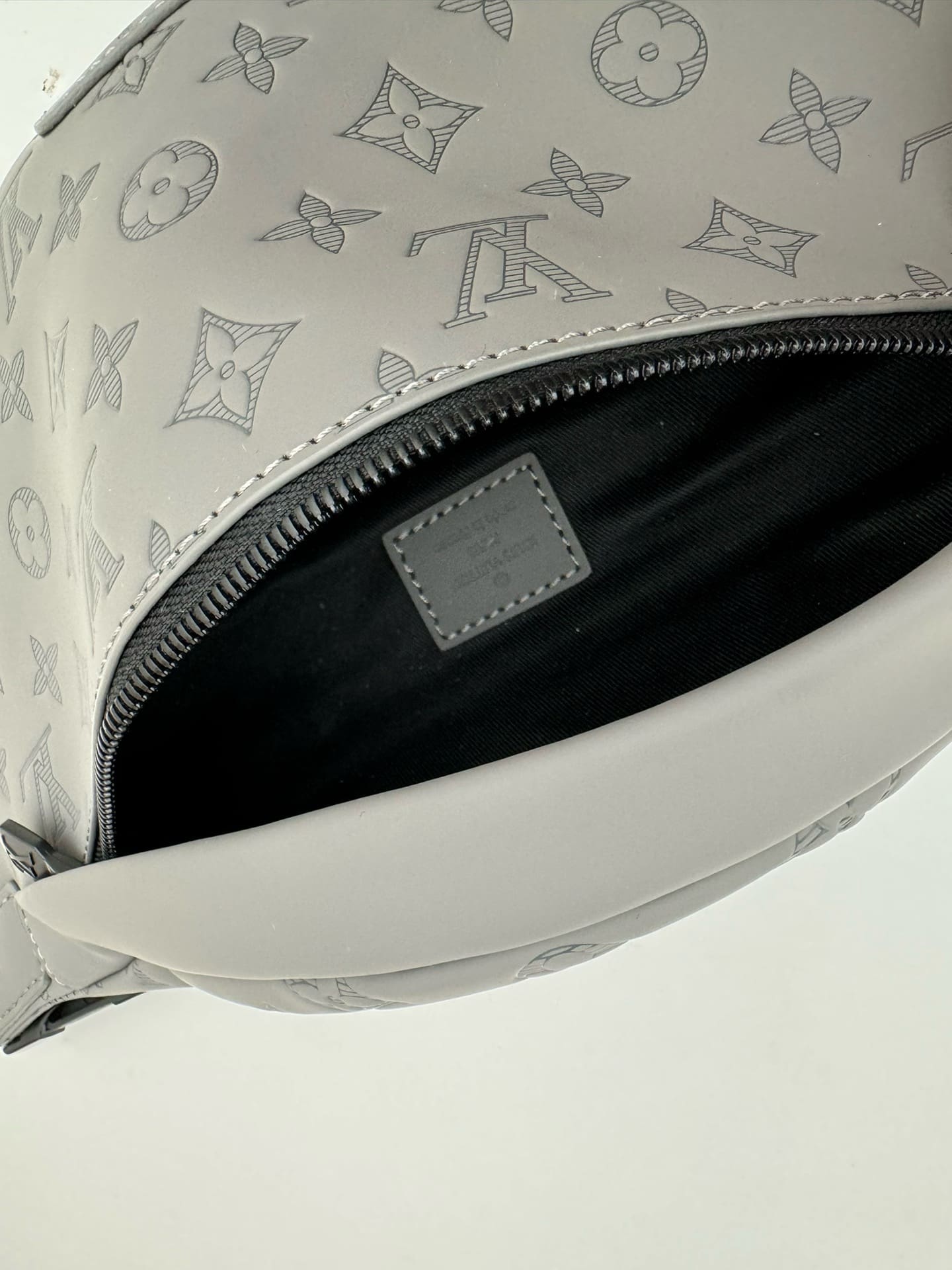 Louis Vuitton M46108 Discovery Bumbag