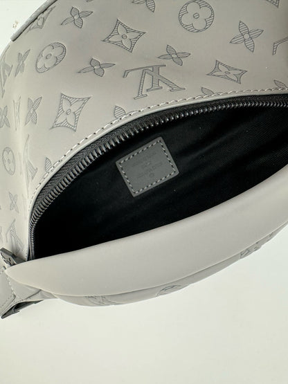 Louis Vuitton M46108 Discovery Bumbag