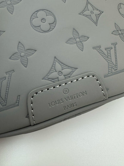 Louis Vuitton M46108 Discovery Bumbag