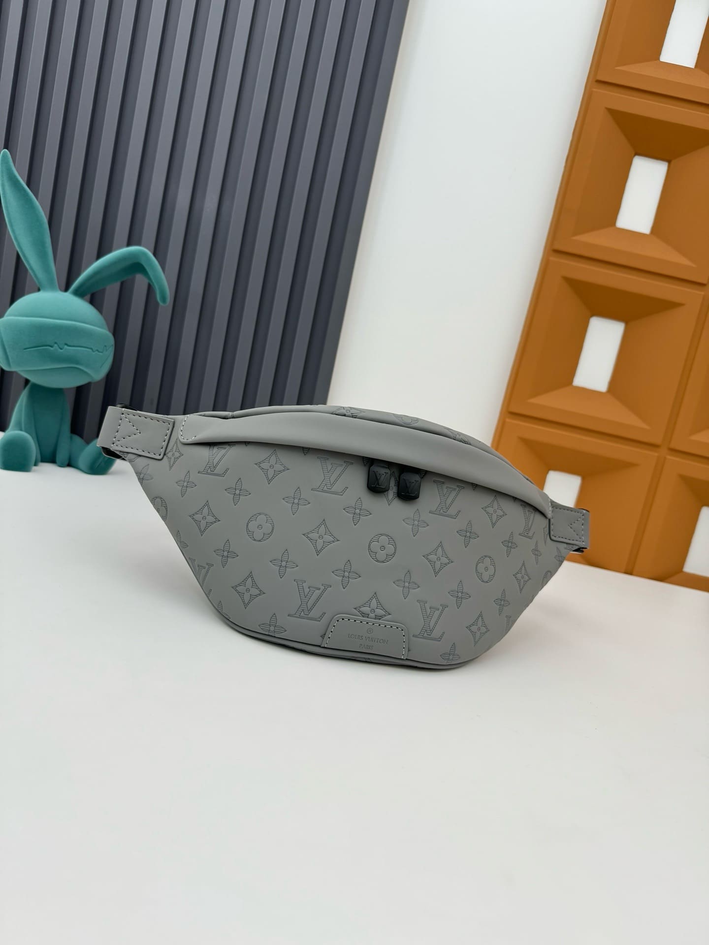 Louis Vuitton M46108 Discovery Bumbag