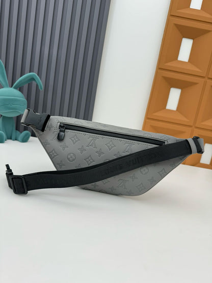 Louis Vuitton M46108 Discovery Bumbag