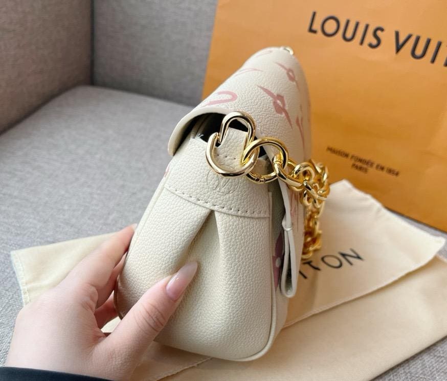 Louis Vuitton M46393 Favourite Bag