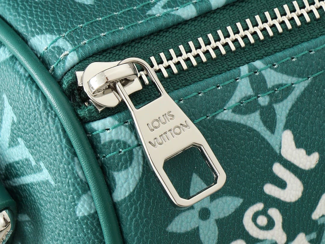 Louis Vuitton M12684 Keepall Bandoulière 25