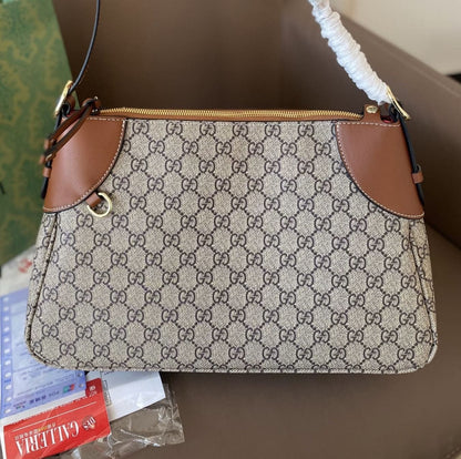 Gucci GG Emblem medium shoulder