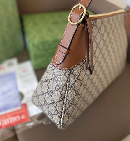 Gucci GG Emblem medium shoulder